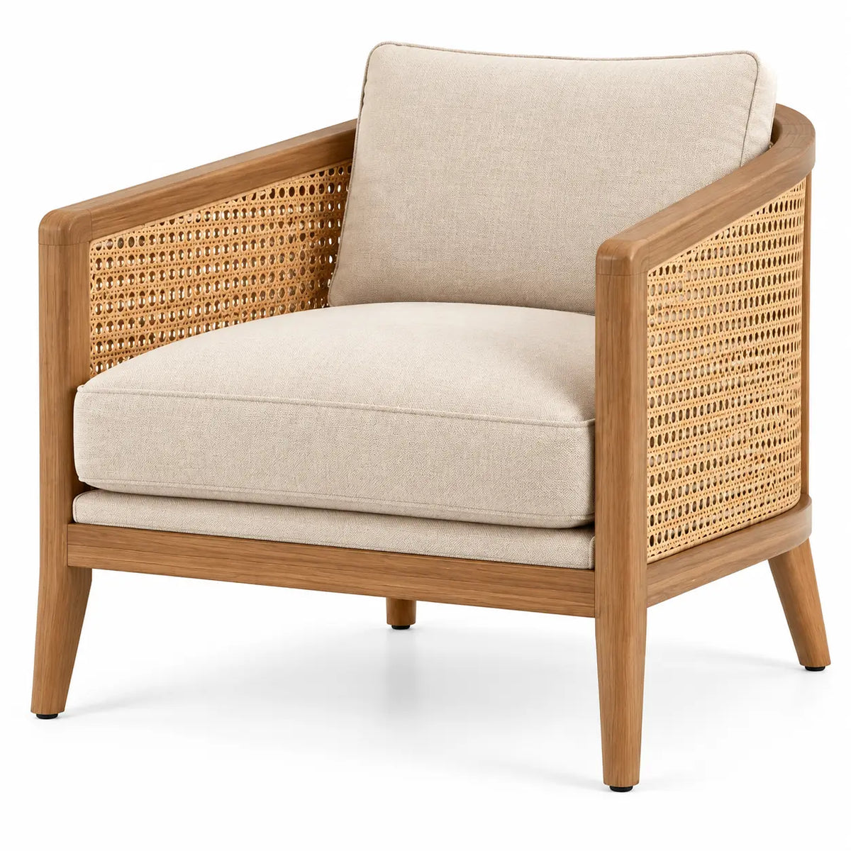 Fauteuil à accoudoirs droits ajourés et coussins clairs, beige